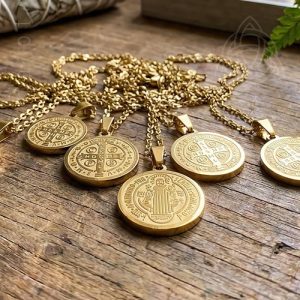 Fio com Medalha de São Bento – Aço Dourado 19mm