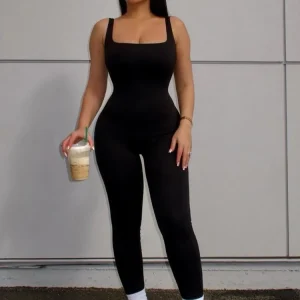 “Descubra o Nibber Solid Concise Basic Payment Jumpsuit! Um macacão feminino elegante, simples e versátil. Com design body-shaping, decote quadrado casual, e sem mangas para um look moderno. Ideal para diversas ocasiões. Adquira já este macacão e destaque-se com estilo e conforto!”